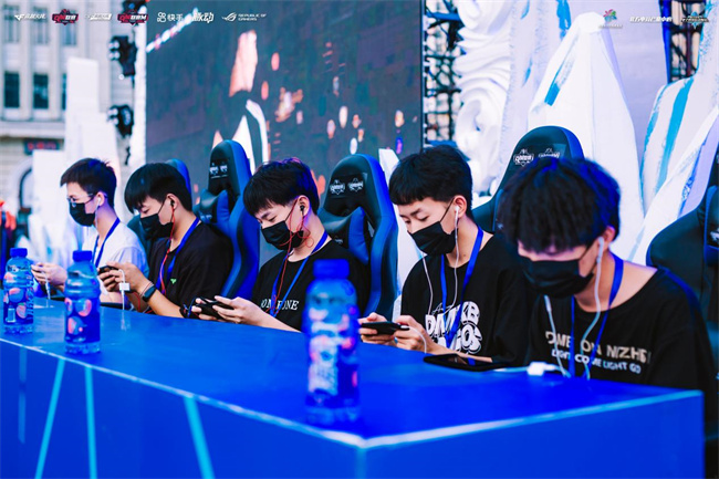 还在防守端 还在防守端